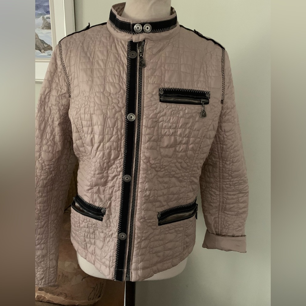Junge Danmark woman’s lightweight quilted jacket size 38